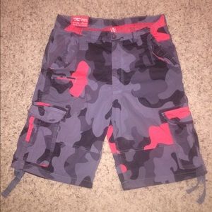 Men’s Camouflage Cargo Shorts- gray/black/red